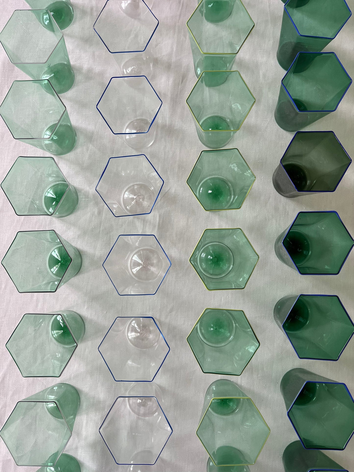 Handgefertigtes Murano-Glas- Stil Carlo Scarpa (dunkelgrün mit blauem Rand)